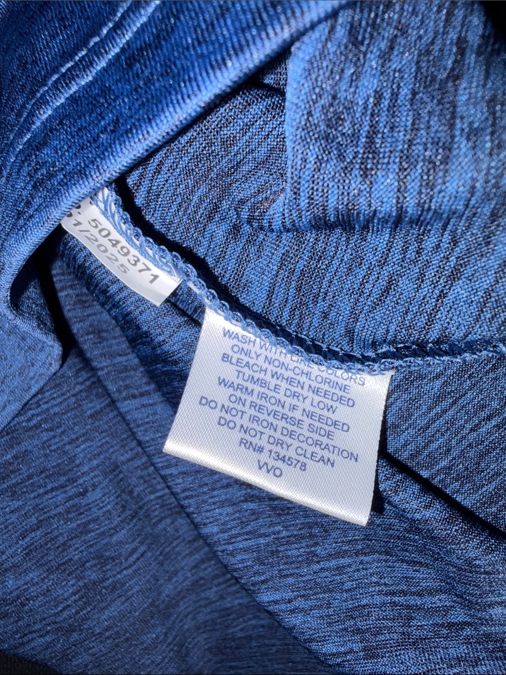Vineyard Vines Men’s Hat and Performance Long-Sleeve - Picture 6 of 10